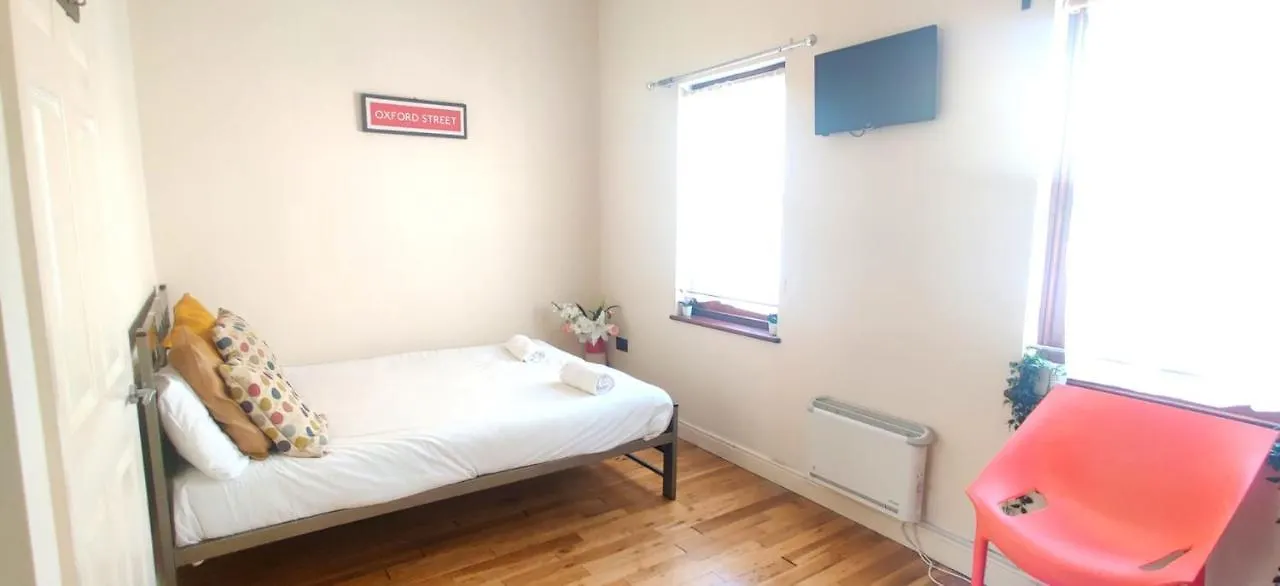 Studio Flat Near Liverpool St & Shoreditch London. アパート