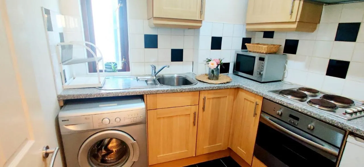 Studio Flat Near Liverpool St & Shoreditch London. アパート ロンドン