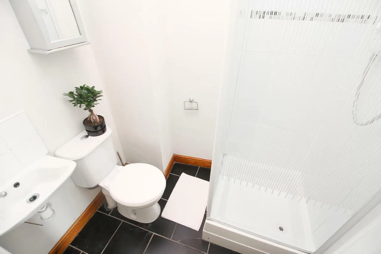 Studio Flat Near Liverpool St & Shoreditch London. ロンドン