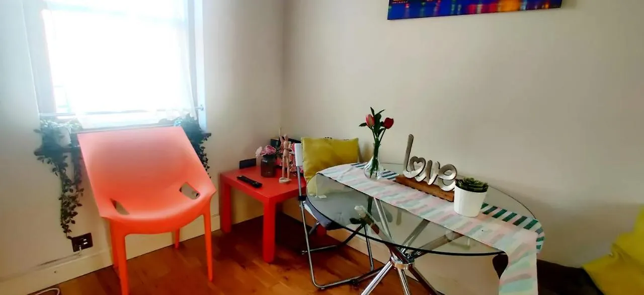 Studio Flat Near Liverpool St & Shoreditch London. Apartment