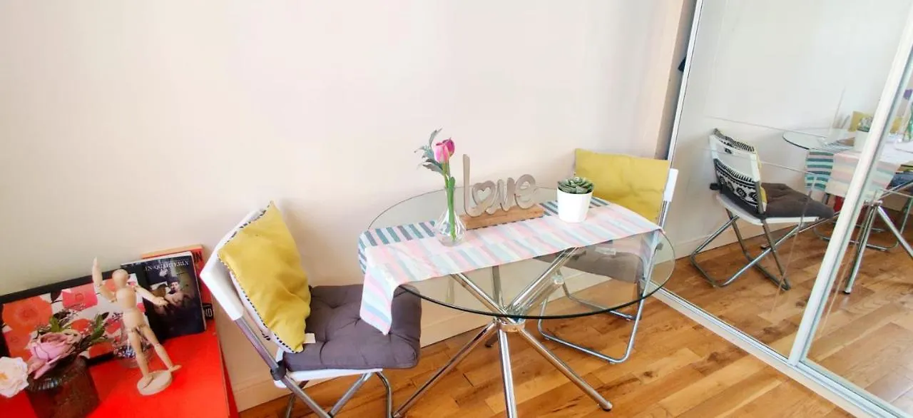 Apartment Studio Flat Near Liverpool St & Shoreditch London.